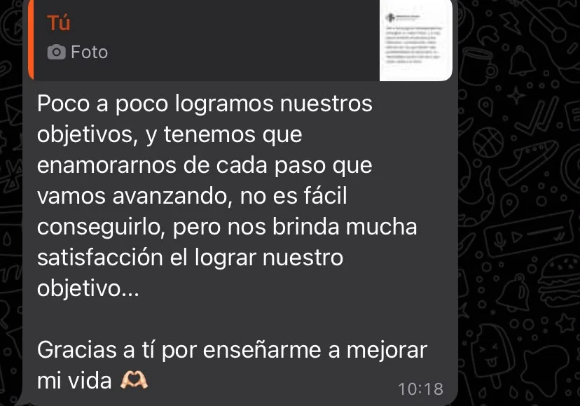 Mensaje de una paciente: poco a poco se logran los objetivos y hay que enamorarse de cada paso; agradece que le enseñaran a mejorar su vida.